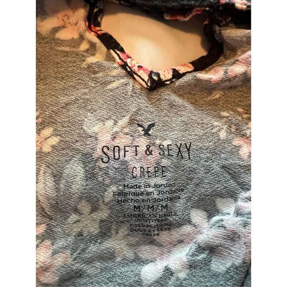 American Eagle Soft & Sexy Crepe Floral Tank Top Woman’s Size Medium - Picture 8 of 8